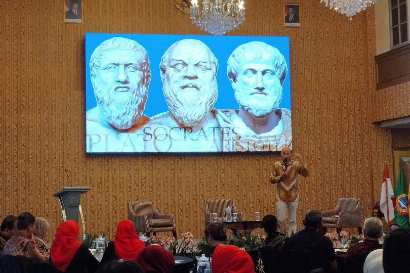 Adu Wacana dalam Diskursus AI dan Komunikasi, Catatan dari ICoBAC 2025