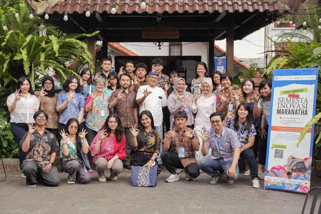 Semesta Inovasi Maranatha di Rumah Batik Komar