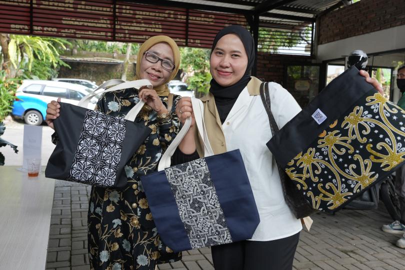 Semesta Inovasi Maranatha di Rumah Batik Komar