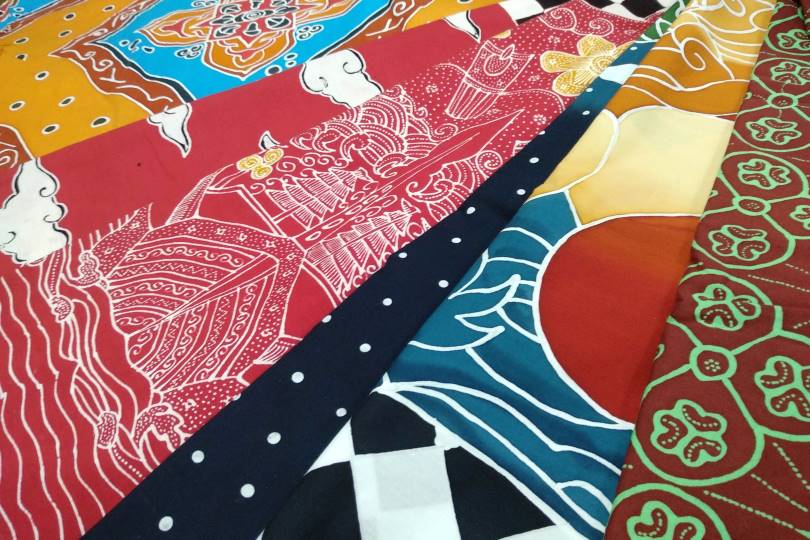 Kain Batik Inovasi Resona Saintek Maranatha
